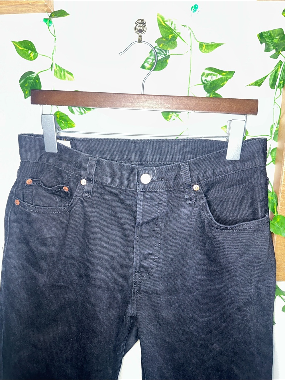 Levi’s 501 Straight Leg 5 Button Closure Black Strigid Jeans - Picture 2 of 6